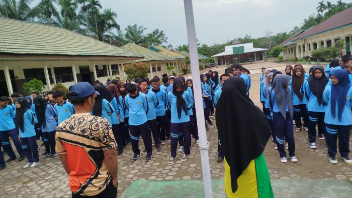 Waka Kesiswaan MAN 1 Muaro Jambi Tegaskan Tidak Toleransi Pelanggaran Tata Tertib