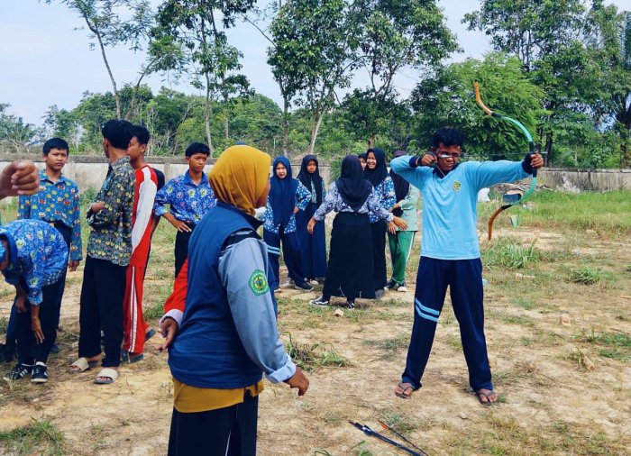 Panahan Rutin MAN 1 Muaro Jambi, Meneladani Sunnah Nabi Sekaligus Membentuk Karakter Siswa Panahan Rutin MAN 1 Muaro Jambi, Meneladani Sunnah Nabi Sekaligus Membentuk Karakter Siswa