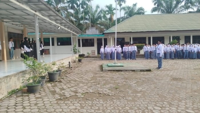 MAN 1 Muaro Jambi Gelar Upacara, Tekankan Larangan Bullying MAN 1 Muaro Jambi Gelar Upacara, Tekankan Larangan Bullying