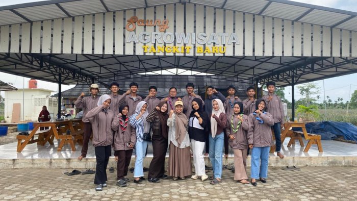 Anggota Bantara MAN 1 Muaro Jambi Rayakan Keberhasilan Perata dengan Tasyukuran di Agrowisata Desa Tangkit