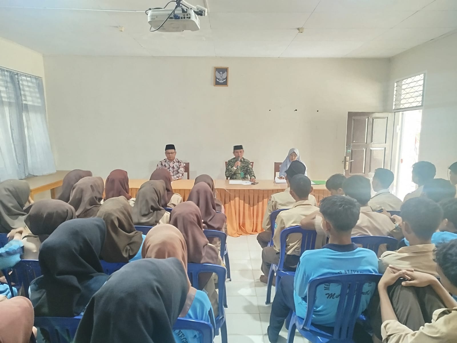 Kepala Madrasah Sosialisasi Pemanfaatan Dana Program Indonesia Pintar (PIP) 