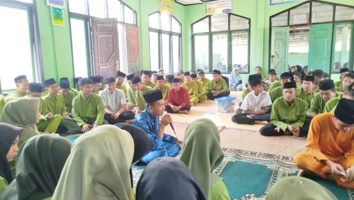 Membangun Akhlak Sosial, Ekskul Keagamaan MAN 1 Muaro Jambi Terus Berjalan