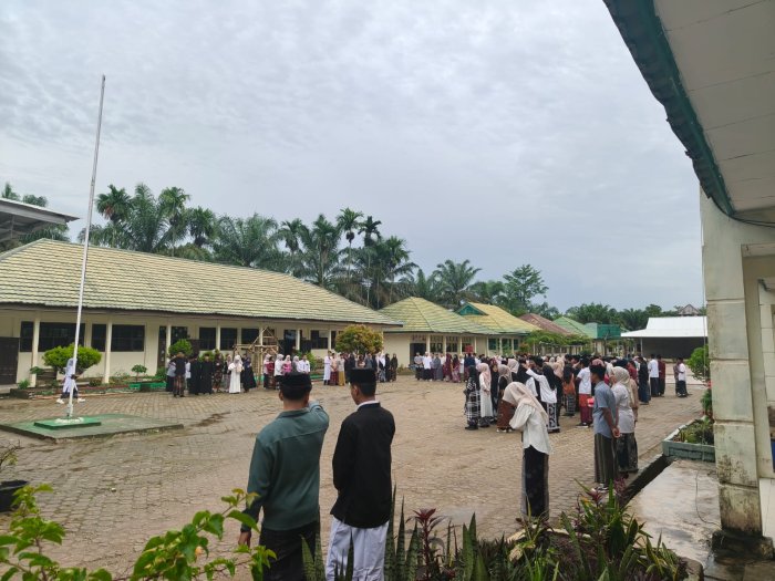 Semarak Hari Santri Nasional di MAN 1 Muaro Jambi, Siswa Kenakan Sarung dan Peci