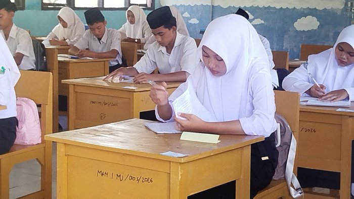 Ujian Akademik PMBM MAN 1 Muaro Jambi Berjalan Lancar, Kepala Madrasah Tekankan Transparansi Seleksi Ujian Akademik PMBM MAN 1 Muaro Jambi Berjalan Lancar, Kepala Madrasah Tekankan Transparansi Seleksi