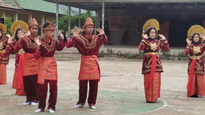 Pentas Seni MAN 1 Muaro Jambi Tembus Panggung Provinsi di HAB ke-80