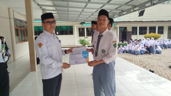 XII E Juara Harapan 1, Bukti Konsistensi Menjaga Kebersihan