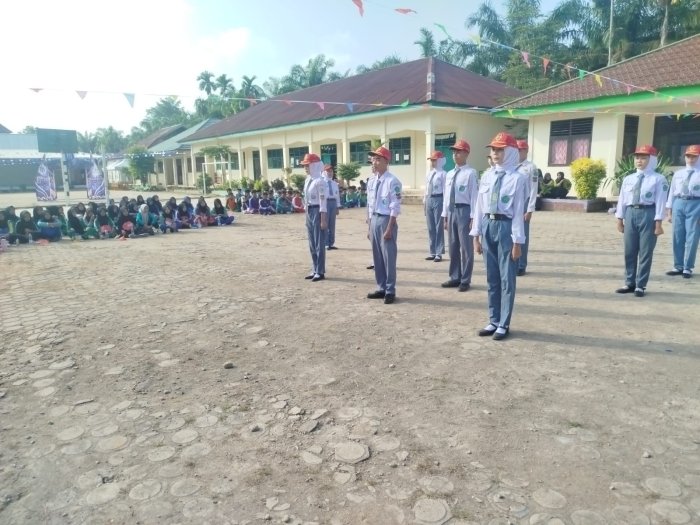 Demo Ekstrakurikuler Meriahkan Hari Terakhir Matamuda MAN 1 Muaro Jambi, Paskibraka dan PMR Tampil Memukau Demo Ekstrakurikuler Meriahkan Hari Terakhir Matamuda MAN 1 Muaro Jambi, Paskibraka dan PMR Tampil Memukau