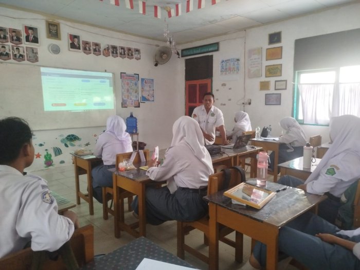 MAN 1 Muaro Jambi Tetap Gelar KBM Tatap Muka di Tengah Imbauan PJJ MAN 1 Muaro Jambi Tetap Gelar KBM Tatap Muka di Tengah Imbauan PJJ