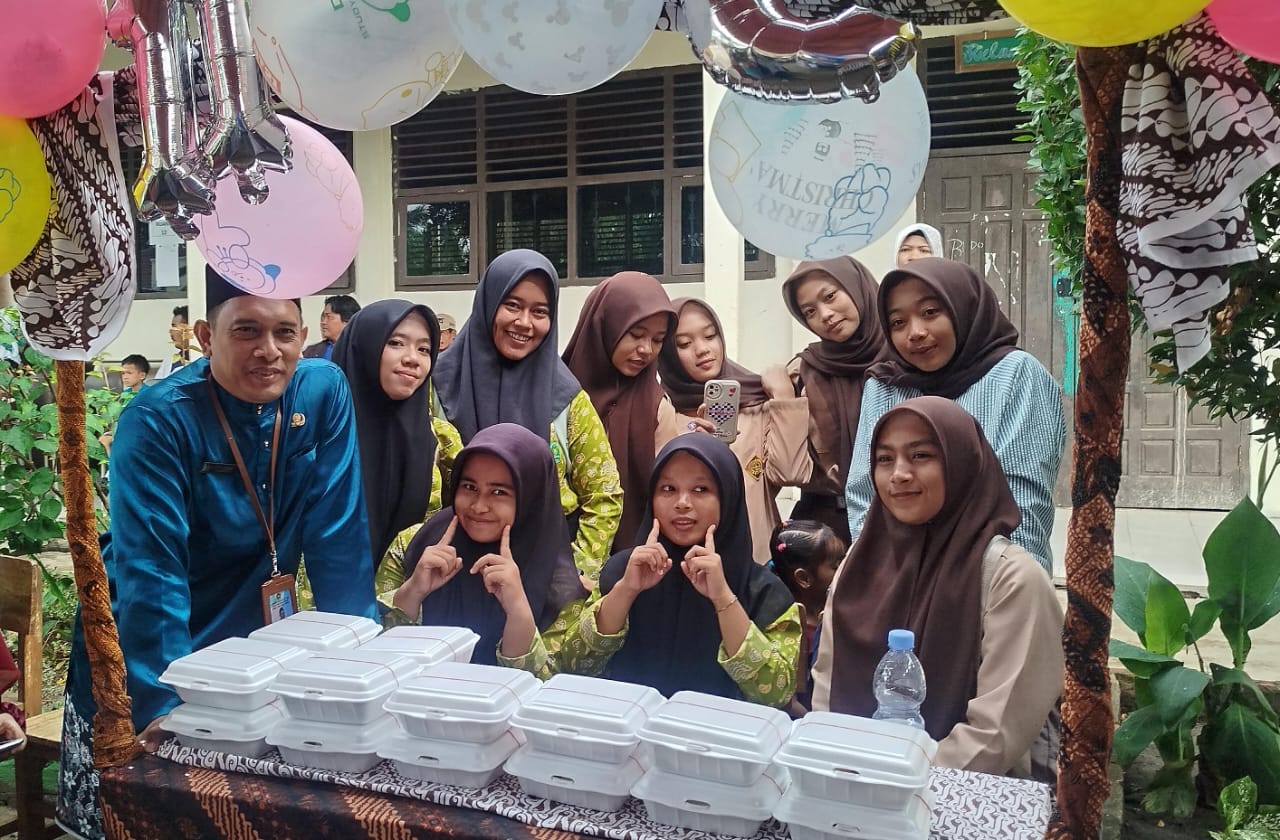 MAN 1 Muaro Jambi Gelar Panen Karya P5 PPRA dan Market Day MAN 1 Muaro Jambi Gelar Panen Karya P5 PPRA dan Market Day