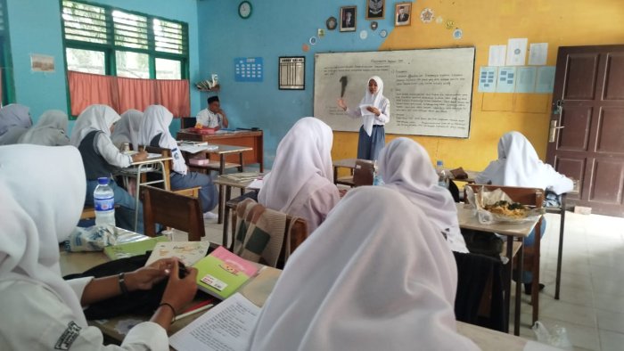 Rotasi Tempat Duduk Awal Bulan, Cara Wali Kelas XII A MAN 1 Muaro Jambi Segarkan Suasana Belajar