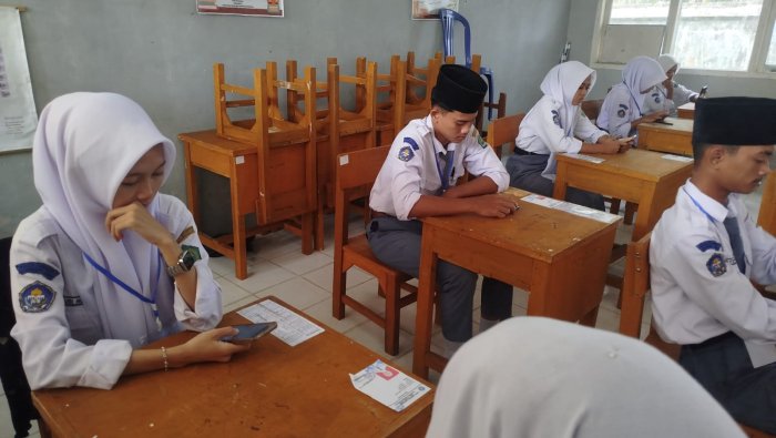 Hari Pertama Ujian Madrasah Berjalan Lancar Hari Pertama Ujian Madrasah Berjalan Lancar