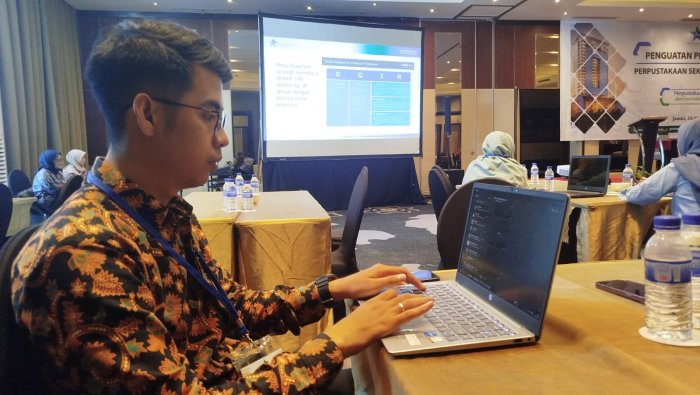 Proktor MAN 1 Muaro Jambi Siapkan Data Peserta TKA Secara Teliti