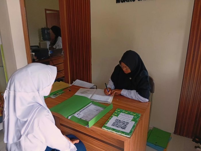 Diserbu Pendaftar, MAN 1 Muaro Jambi Jadi Pilihan Favorit Masyarakat Diserbu Pendaftar, MAN 1 Muaro Jambi Jadi Pilihan Favorit Masyarakat