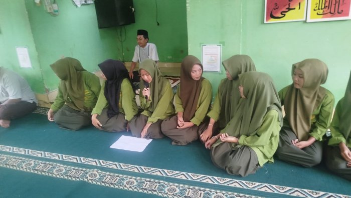 Siswa XI C MAN 1 Muaro Jambi Laksanakan Muhadhoroh Rutin
