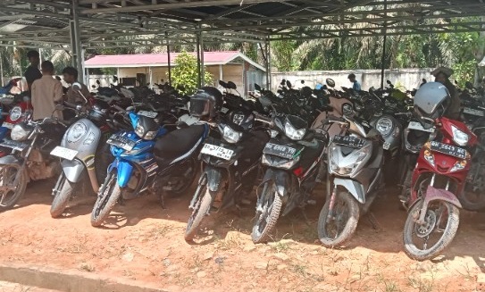 Pembina OSIM Ingatkan Siswa, Besok Senin Parkirkan Kendaraan pada Tempatnya