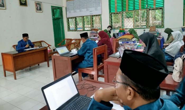 Kepala MAN 1 Muaro Jambi Tegaskan Pentingnya Pengisian SKP Triwulan I