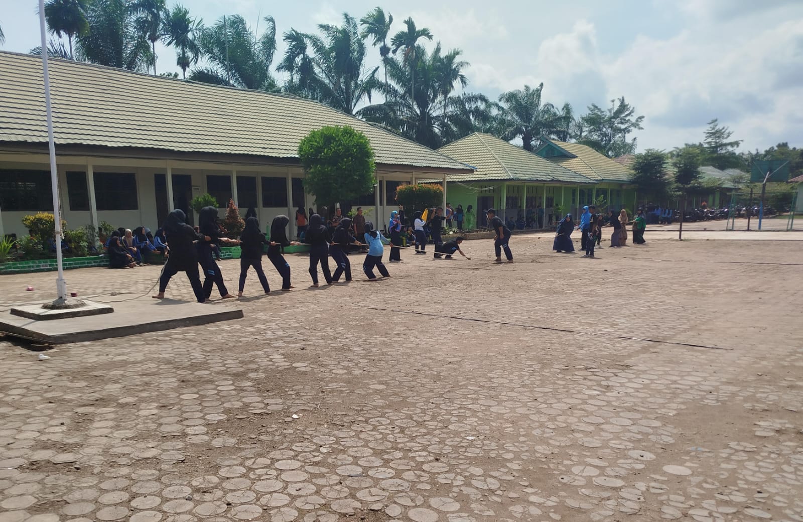 Semarak HUT RI Ke-79, Siswa MAN 1 Muaro jambi Antusias Ikuti Lomba