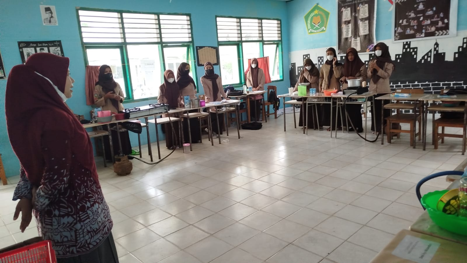Siswa Kelas XII A Melaksanakan Ujian Praktik Mapel Biologi