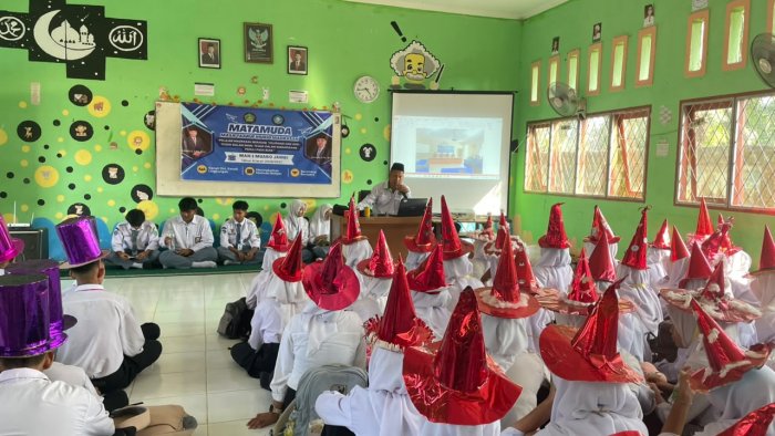 Hari Kedua MATAMUDA MAN 1 Muaro Jambi Bekali Peserta Didik dengan Literasi Digital dan Pencegahan Perundungan Hari Kedua MATAMUDA MAN 1 Muaro Jambi Bekali Peserta Didik dengan Literasi Digital dan Pencegahan Perundungan