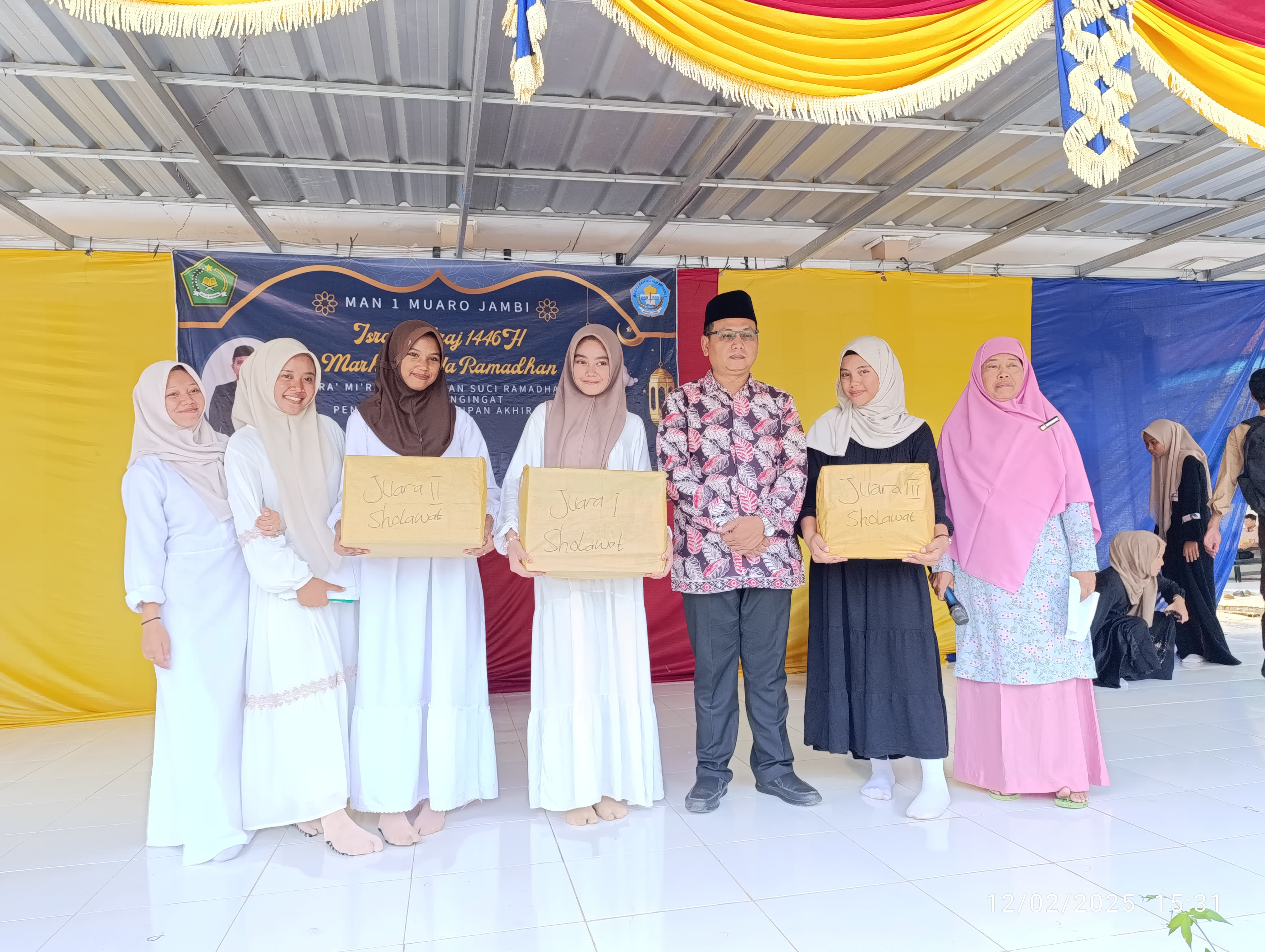 Lomba Isra Miraj Kelas X D borong Juara