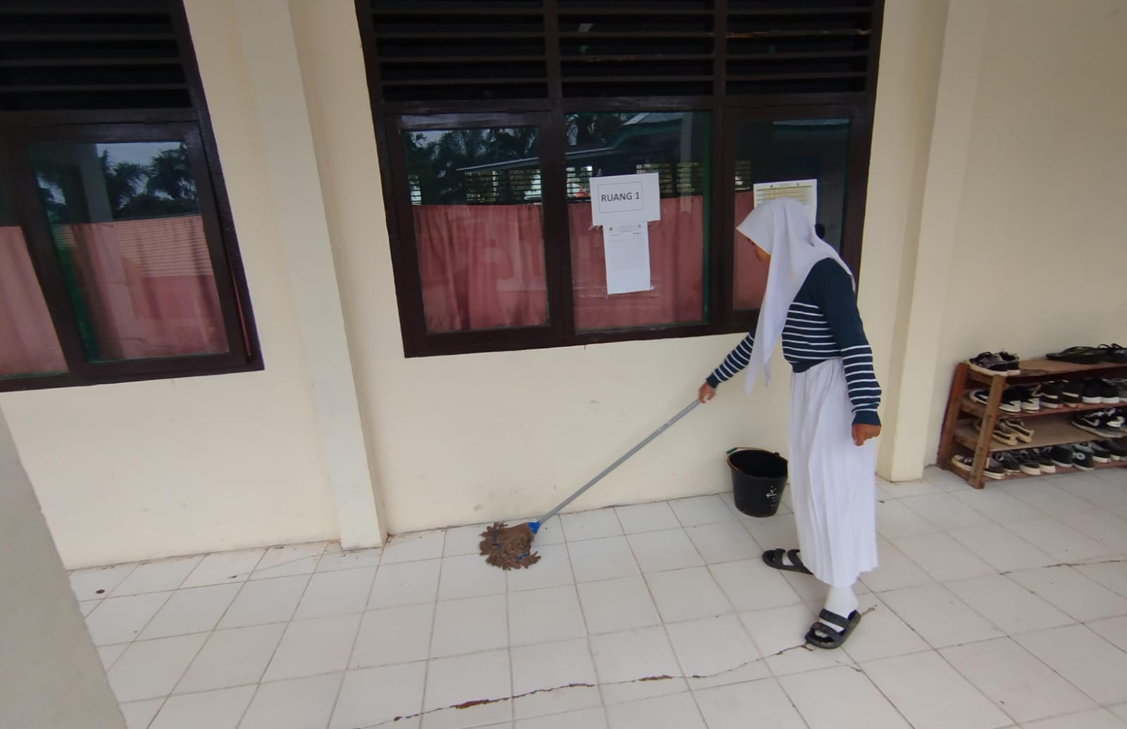 Pentingnya Kebersihan Lingkungan Madrasah Untuk Siswa