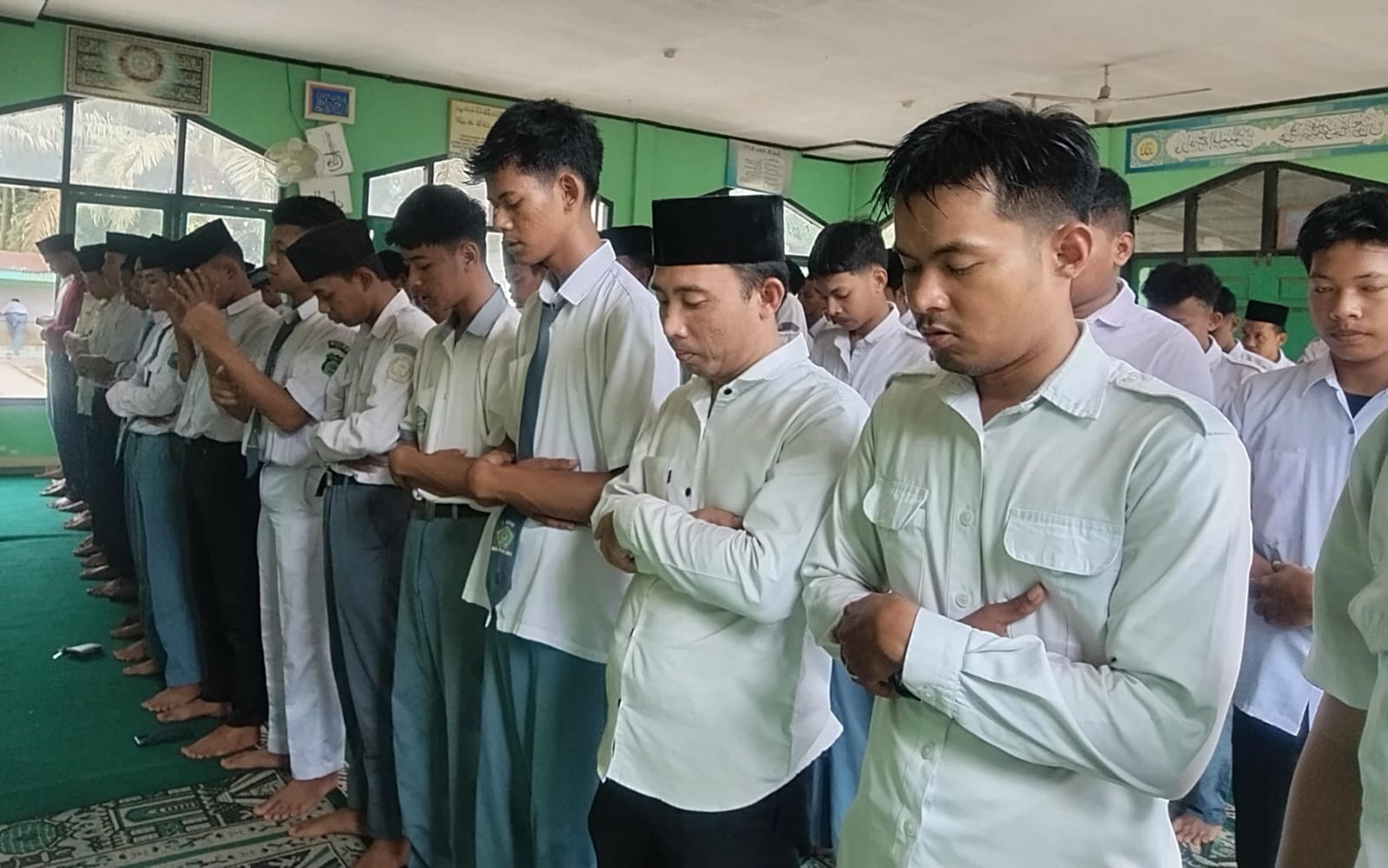 Pembiasaan Sholat Dzuhur Berjamaah, Demi Meningkatkan Kedisiplinan Siswa MAN 1 Muaro Jambi