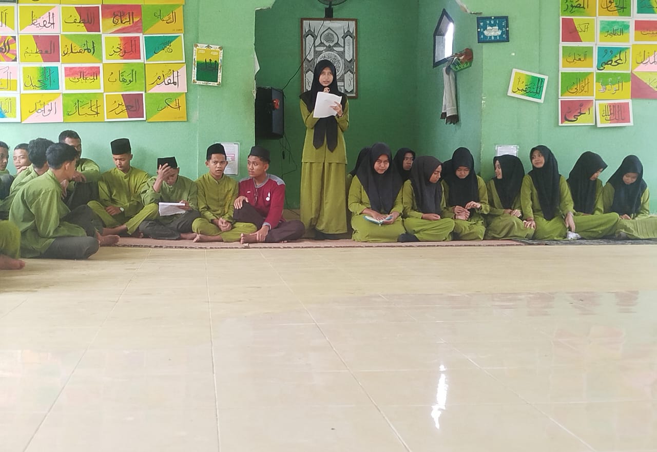 Nadifa Dipercaya Sebagai Pembawa Acara Nadifa Dipercaya Sebagai Pembawa Acara