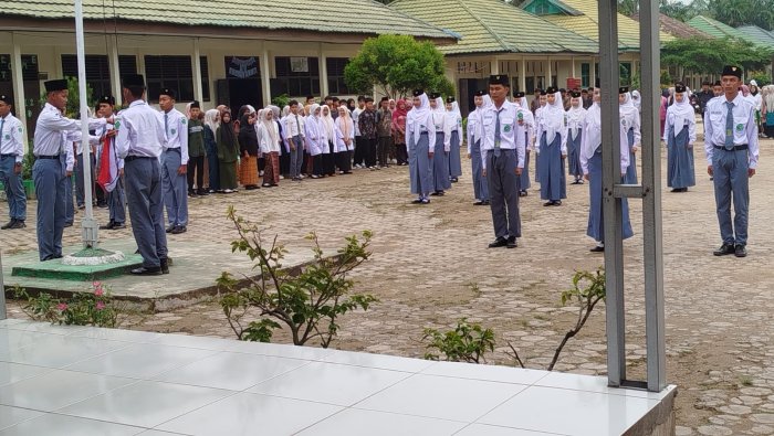 MAN 1 Muaro Jambi Peringati Hari Pahlawan dengan Upacara Khidmat dan Bermakna MAN 1 Muaro Jambi Peringati Hari Pahlawan dengan Upacara Khidmat dan Bermakna