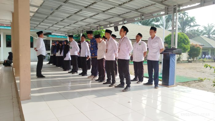 Sembilan Guru MAN 1 Muaro Jambi Lolos Administrasi PPG, Serahkan Dokumen Resmi