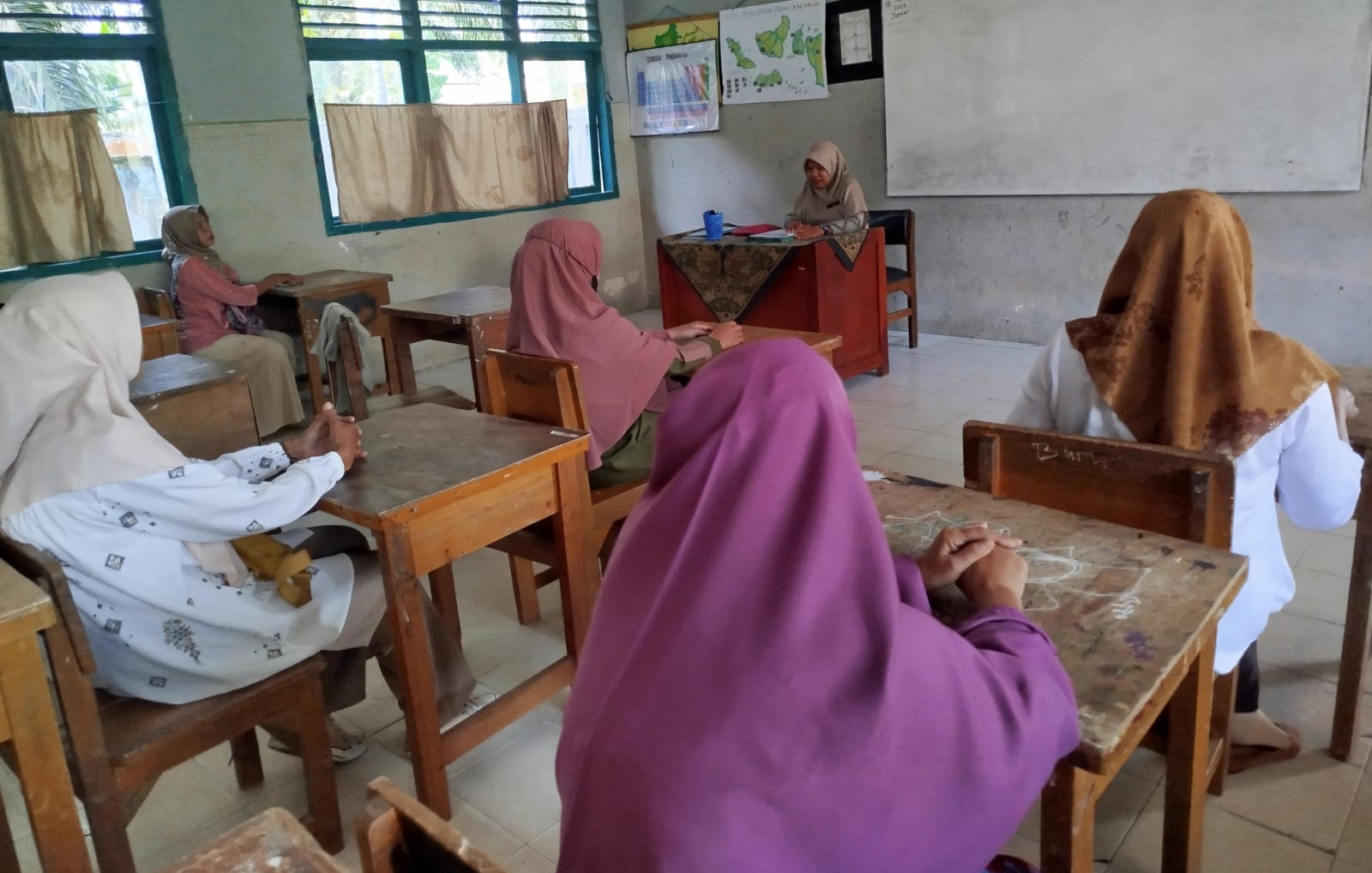 Pembagian Rapor STS Ganjil Tahun Pelajaran 2024/2025 MAN 1 Muaro Jambi