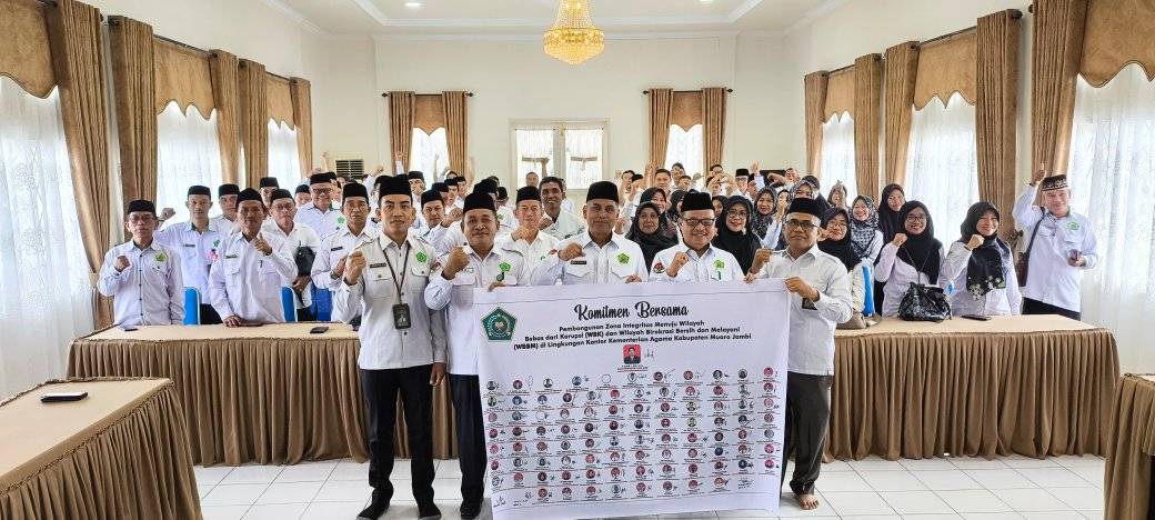 Kepala MAN 1 Muaro Jambi Hadiri Pencanangan Pembangunan Zona Integritas di Kankemenag Muaro Jambi Kepala MAN 1 Muaro Jambi Hadiri Pencanangan Pembangunan Zona Integritas di Kankemenag Muaro Jambi