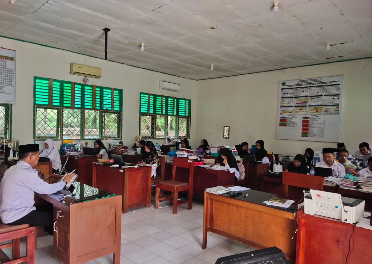 Kepala Madrasah Pimpin Rapat Rutin Bulanan Membahas Persiapan AM dan Kegiatan Ramadhan