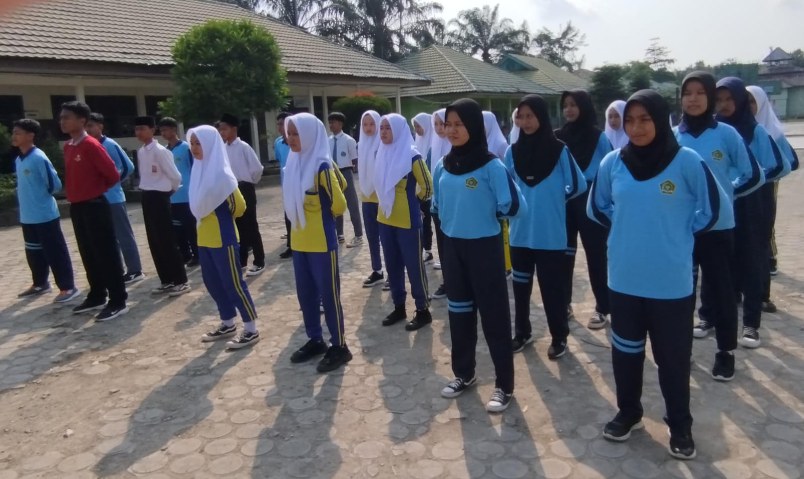 Anggota Paskibraka yang Terpilih Tugas di Kantor Camat Anggota Paskibraka yang Terpilih Tugas di Kantor Camat