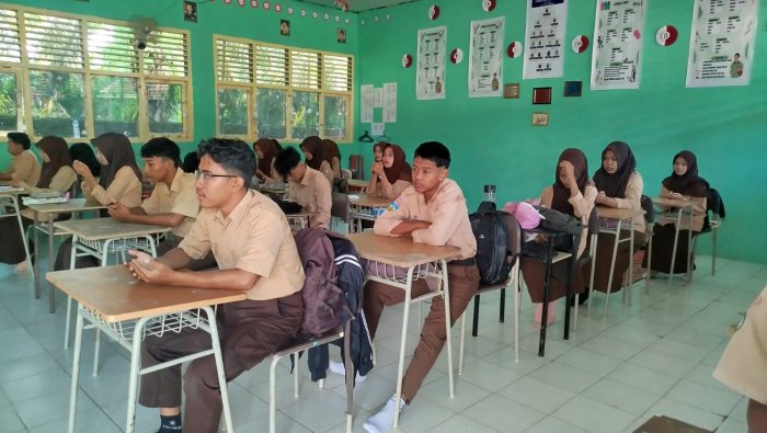 Ustadz Suntaji Awali Penyusunan Soal Bahasa Arab, MAN 1 Muaro Jambi Siap Gelar PAS Ganjil