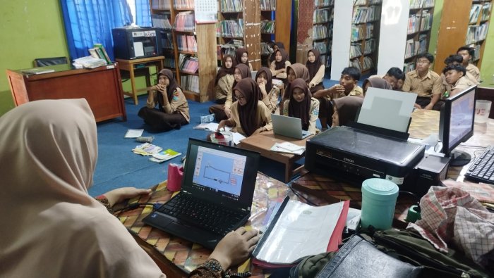 E-Learning Madrasah Jadi Media Utama Unggah Soal SAS di MAN 1 Muaro Jambi