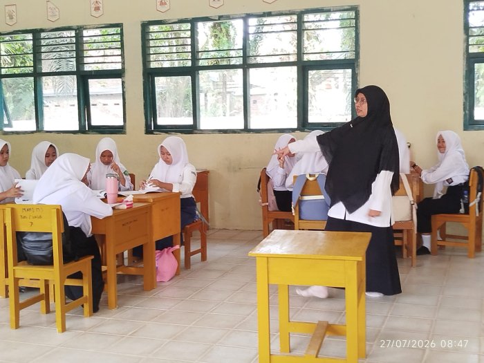 Pembelajaran Berbasis Cinta Warnai Pekan Kedua Sekolah, Siswa Kelas X Belajar Ekonomi Sekaligus Menumbuhkan Empati Pembelajaran Berbasis Cinta Warnai Pekan Kedua Sekolah, Siswa Kelas X Belajar Ekonomi Sekaligus Menumbuhkan Empati