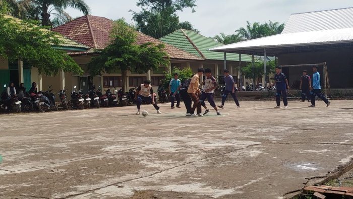 Final Futsal Penuh Gengsi, Kelas XI C Tampil sebagai Juara Classmeeting Final Futsal Penuh Gengsi, Kelas XI C Tampil sebagai Juara Classmeeting