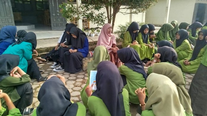 Bimbingan Santai Bersama Hj. Nurgayah: Bahas Hikmah Perempuan Saat Berhalangan