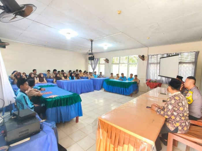 Polsek Sungai Gelam Gencarkan Sosialisasi Kenakalan Remaja dan Bahaya Narkoba di MAN 1 Muaro Jambi Polsek Sungai Gelam Gencarkan Sosialisasi Kenakalan Remaja dan Bahaya Narkoba di MAN 1 Muaro Jambi