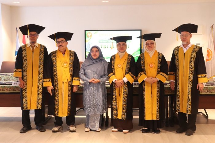 Raih Gelar Doktor Ilmu Ekonomi, Tri Lestari Harumkan MAN 1 Muaro Jambi Raih Gelar Doktor Ilmu Ekonomi, Tri Lestari Harumkan MAN 1 Muaro Jambi