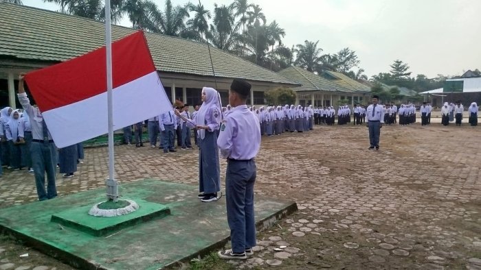 Siswa Kelas XII E Sukses Menjadi petugas Upacara