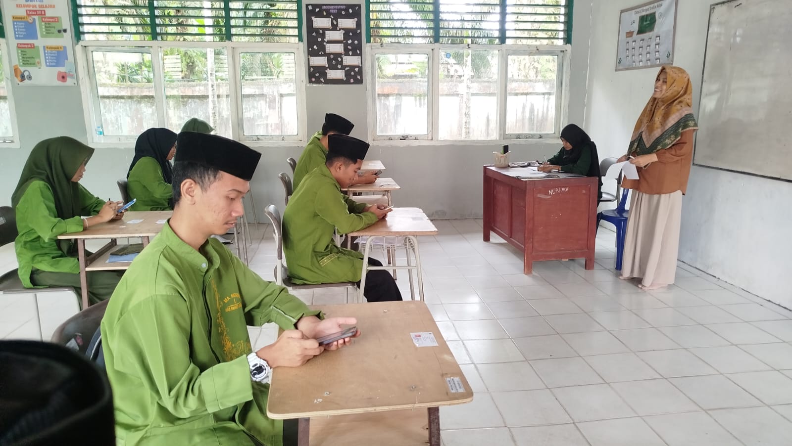 Pelaksanaan UM Hari ke Enam Berjalan Lancar Pelaksanaan UM Hari ke Enam Berjalan Lancar