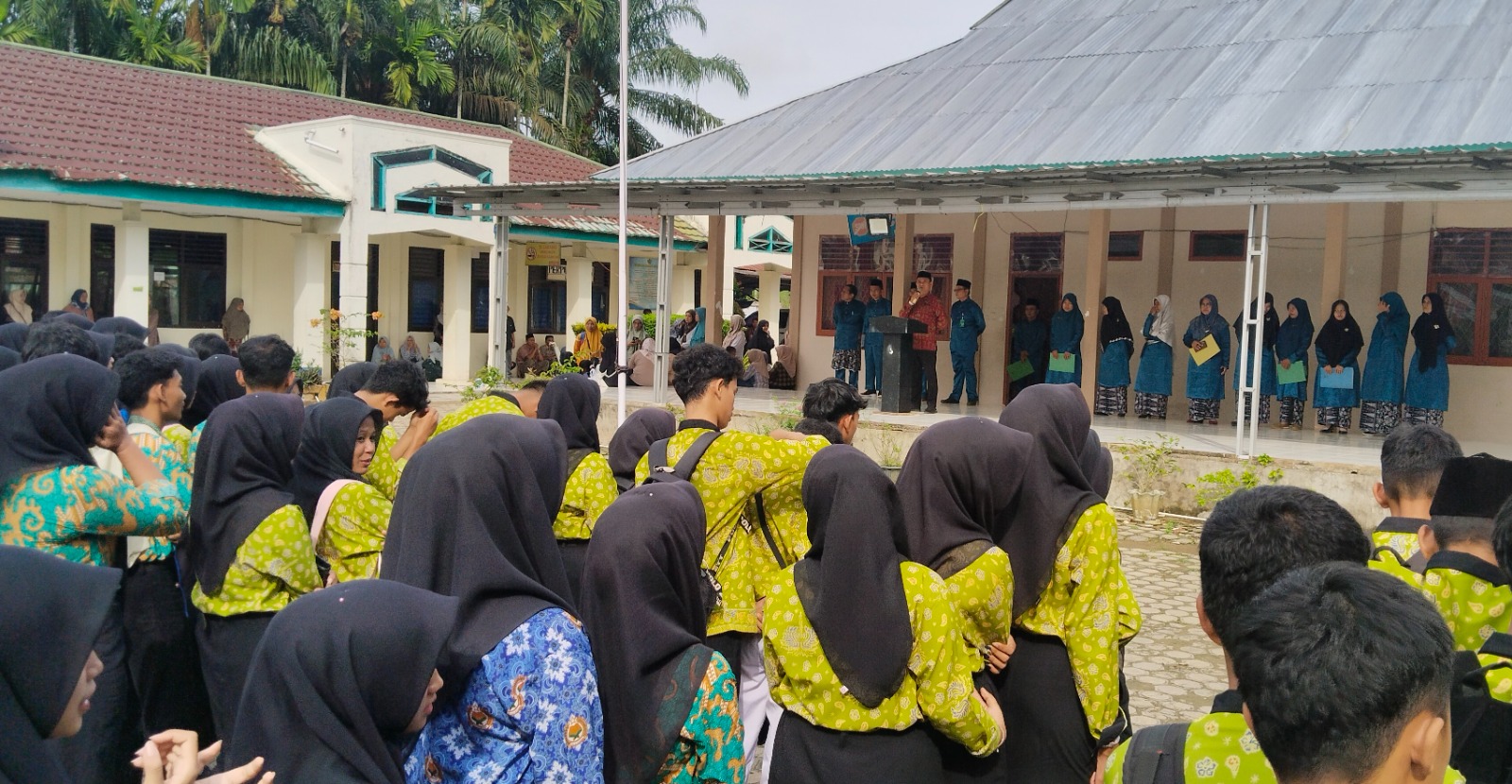 Tegakkan Kedisiplinan Para Siswa, Wakamad Kesiswaan Gelar Razia