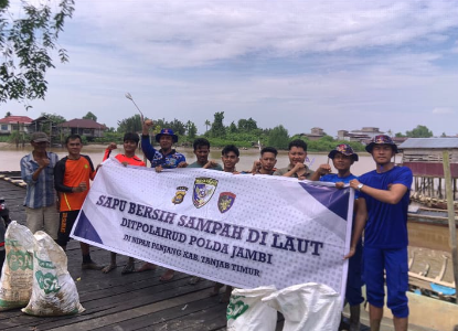 Ardiansyah, Guru MAN 1 Muaro Jambi Ikuti Kegiatan Sapu Bersih Sampah di Laut