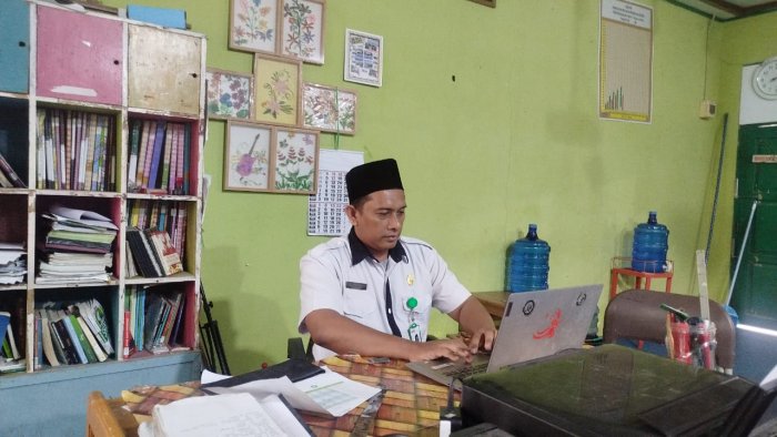 Menjelang ASAS, Guru MAN 1 Muaro Jambi Berpacu dengan Tenggat Administrasi