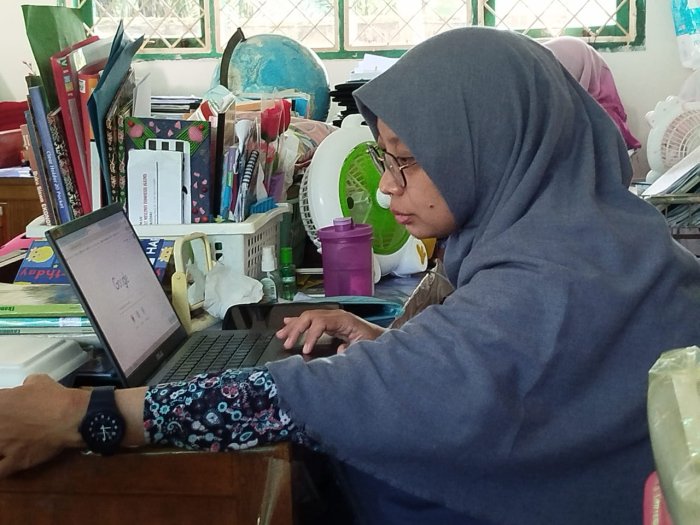 MAN 1 Muaro Jambi Persiapkan Guru Hadapi AKGTK, Aplikasi Mulai Dipasang