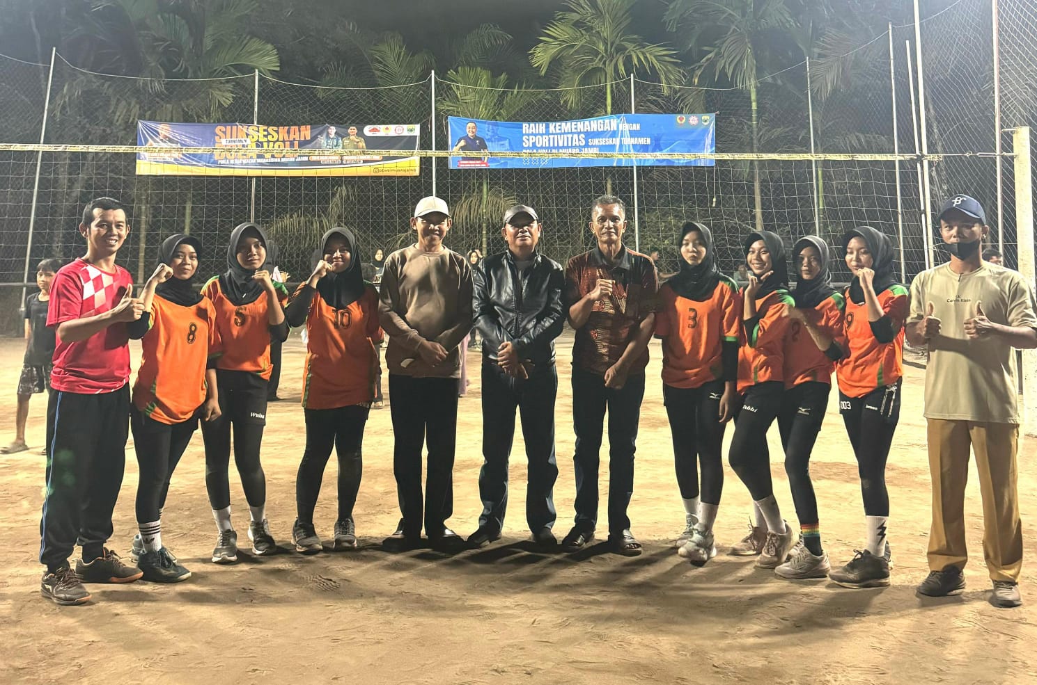 Kepala Madrasah Dukung Langsung  Final Voli Putri