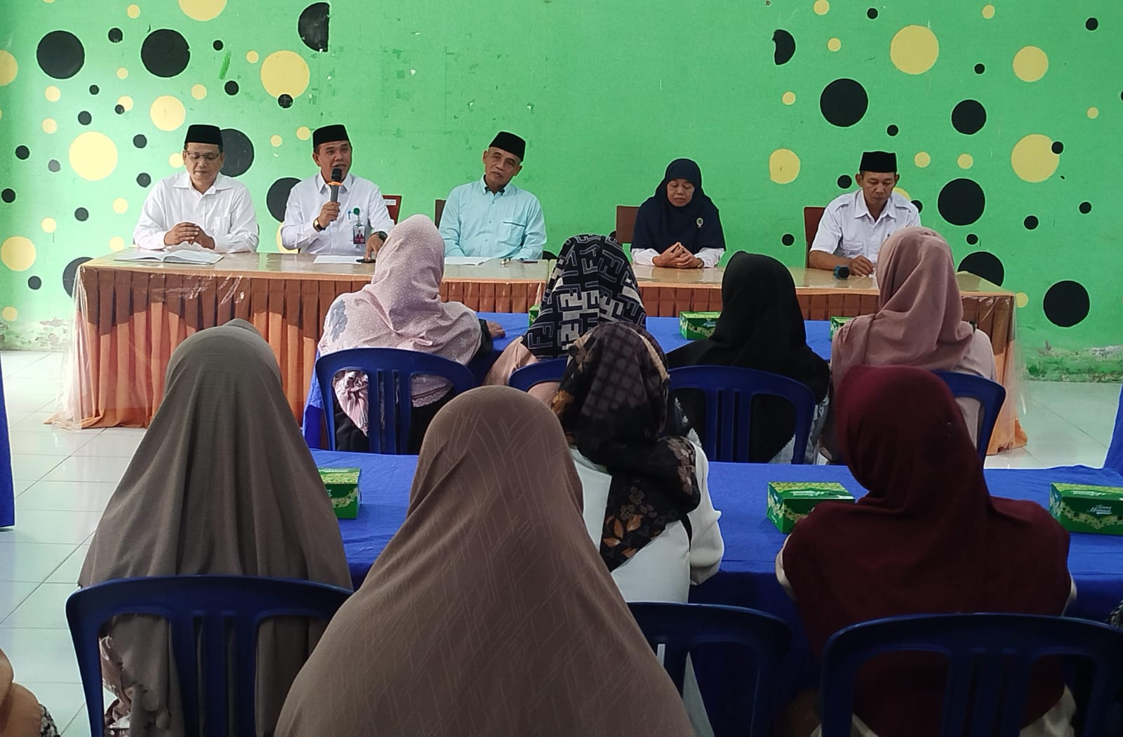 Ketua Komite MAN 1 Muaro Jambi Mengajak Rapat Wali Murid Kelas XII