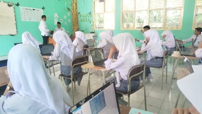 Kepala Madrasah Tinjau Simulasi TKA di MAN 1 Muaro Jambi