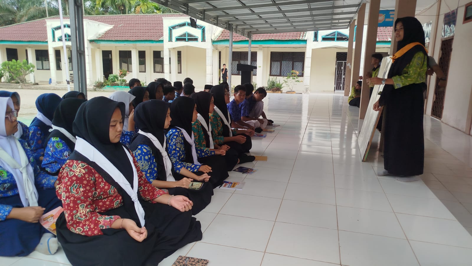 Pelaksanaan Ekstrakurikuler PMR dI MAN 1 Muaro Jambi Pelaksanaan Ekstrakurikuler PMR dI MAN 1 Muaro Jambi